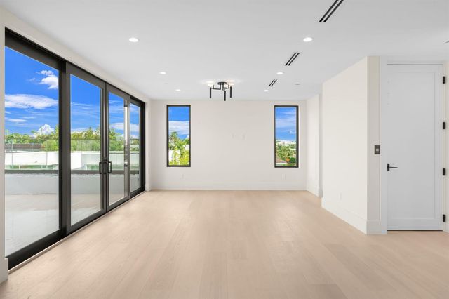 301 NE 7th Avenue, Delray Beach, FL 33483