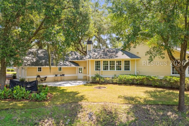 2 Pope Ln, Bluffton, SC 29910