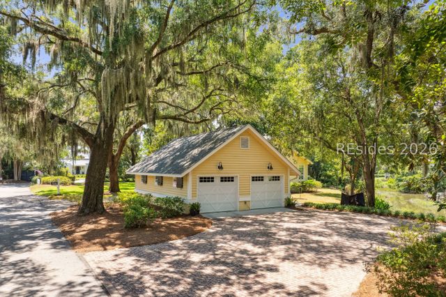 2 Pope Ln, Bluffton, SC 29910