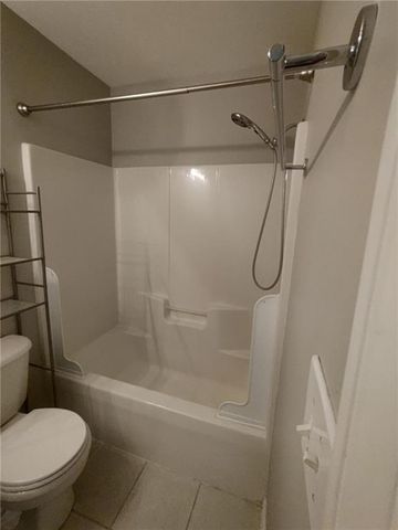 660 Barnett Shoals Road 220, Athens, GA 30605