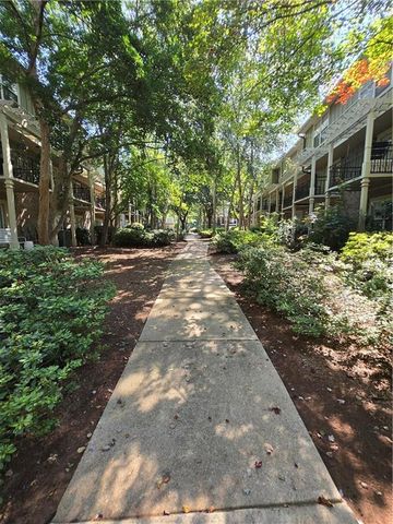 660 Barnett Shoals Road 220, Athens, GA 30605