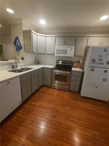 660 Barnett Shoals Road 220, Athens, GA 30605