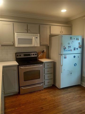 660 Barnett Shoals Road 220, Athens, GA 30605