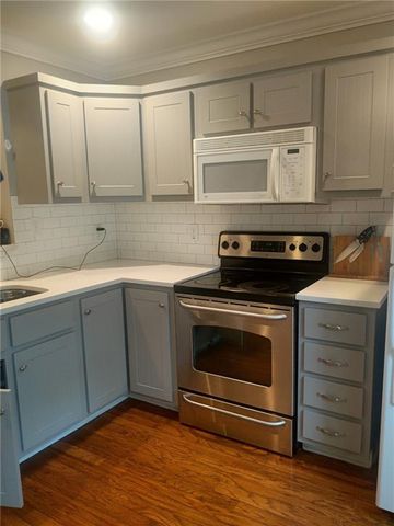 660 Barnett Shoals Road 220, Athens, GA 30605