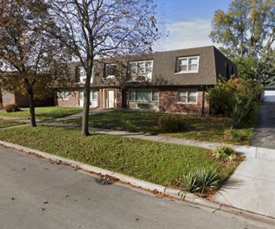 4612 Forest Avenue 8, Brookfield, IL 60513