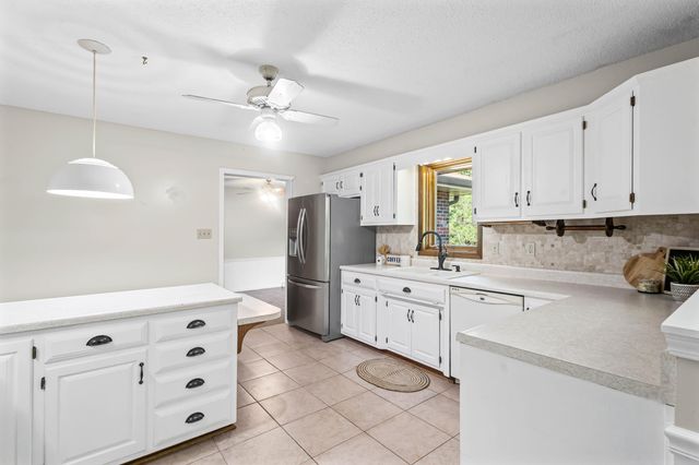 2182 S EL CENTRO CT, Columbia, MO 65201