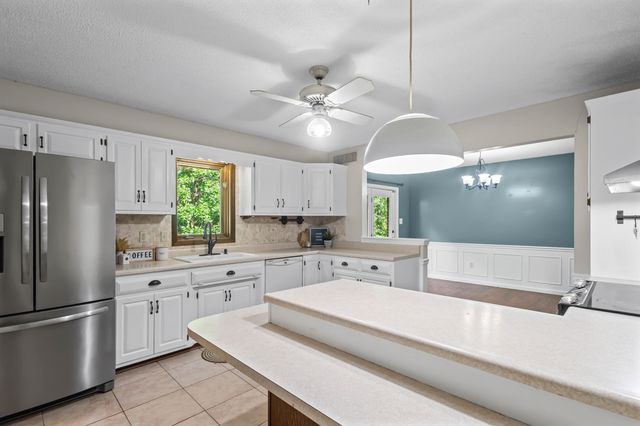 2182 S EL CENTRO CT, Columbia, MO 65201