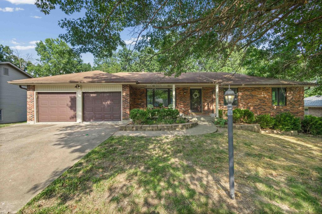 2182 S EL CENTRO CT, Columbia, MO 65201