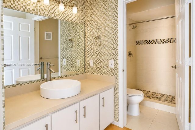 464 NE 210th Cir Terrace 201-10A, Miami, FL 33179