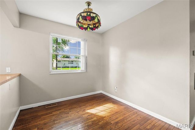 2558 Carousel Court, Florissant, MO 63031