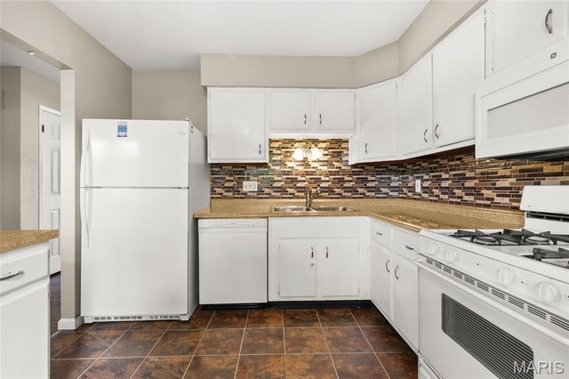2558 Carousel Court, Florissant, MO 63031