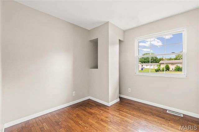 2558 Carousel Court, Florissant, MO 63031