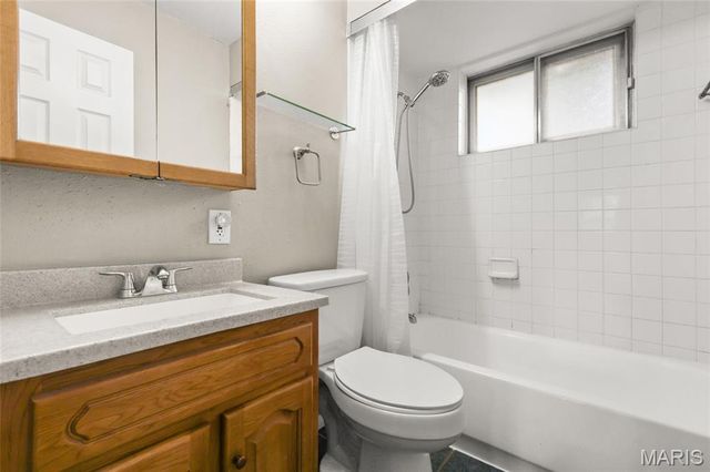2558 Carousel Court, Florissant, MO 63031