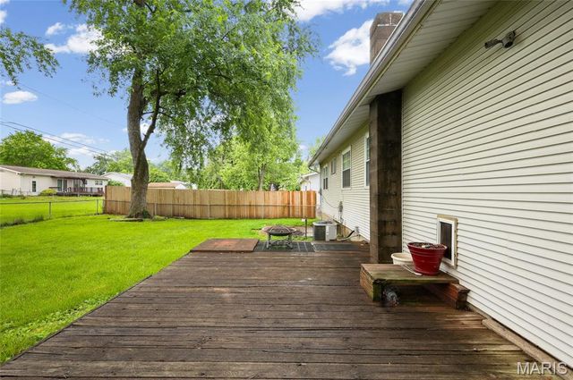 2558 Carousel Court, Florissant, MO 63031