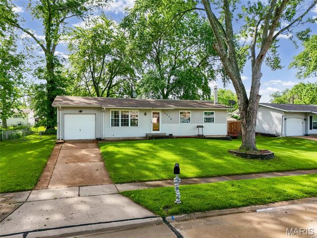 2558 Carousel Court, Florissant, MO 63031