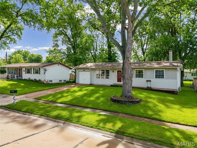 2558 Carousel Court, Florissant, MO 63031