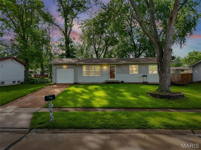 2558 Carousel Court, Florissant, MO 63031