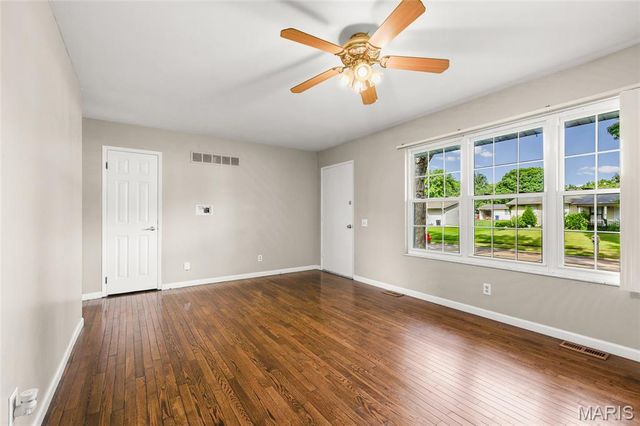 2558 Carousel Court, Florissant, MO 63031