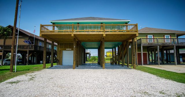 886 Sandollar, Crystal Beach, TX 77650