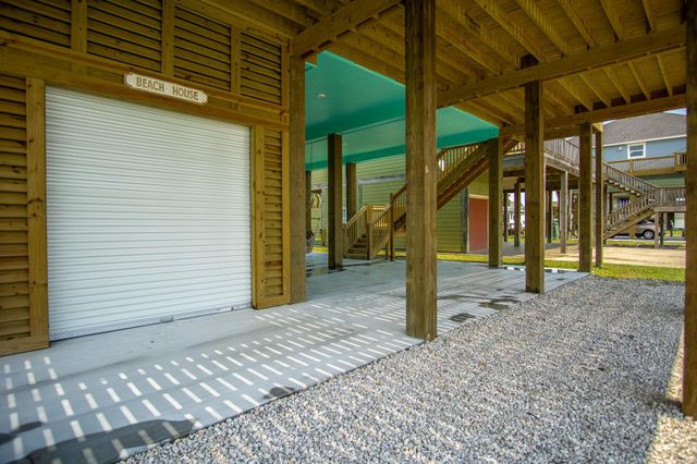 886 Sandollar, Crystal Beach, TX 77650