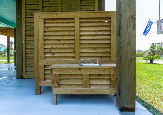 886 Sandollar, Crystal Beach, TX 77650