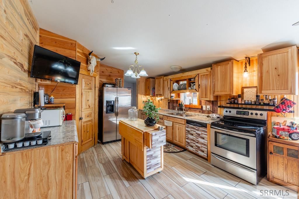 Image 10 of property listing at 286 N 2300 E, St Anthony, ID 83445