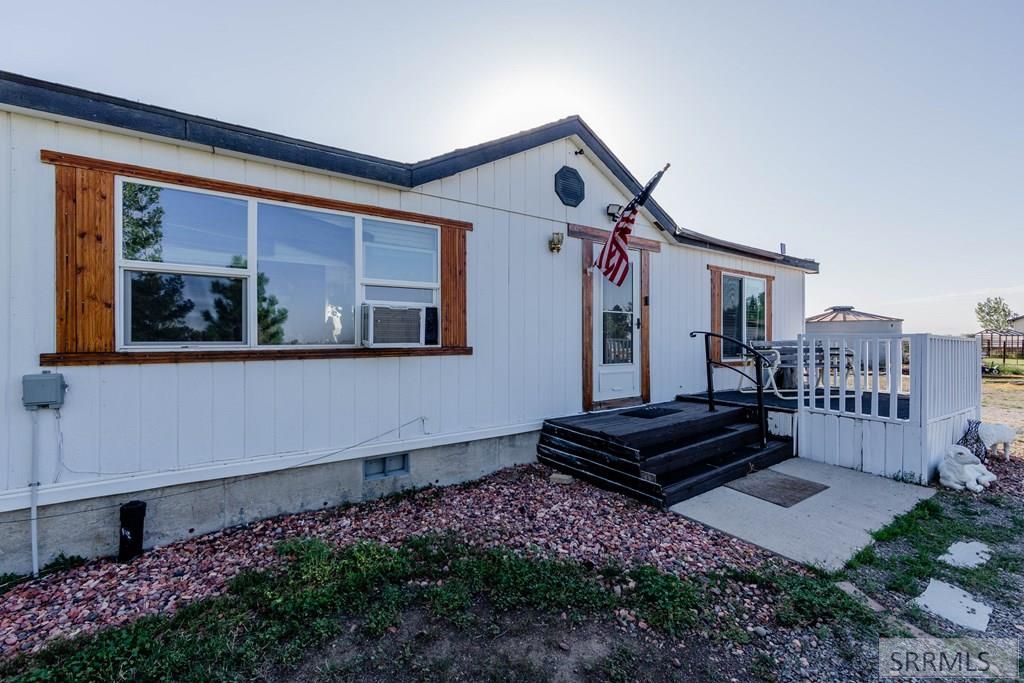 Image 3 of property listing at 286 N 2300 E, St Anthony, ID 83445