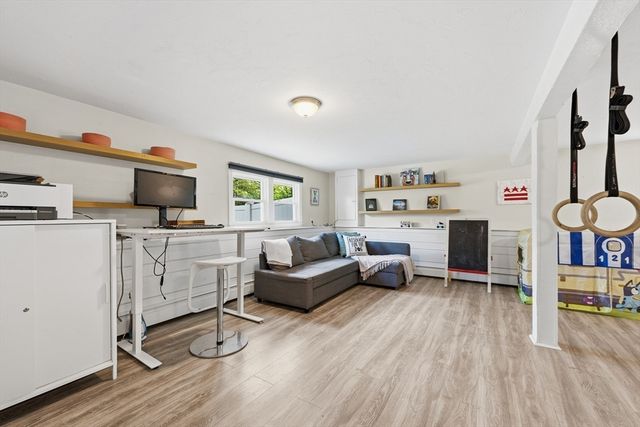 10 West Ave, Hudson, MA 01749