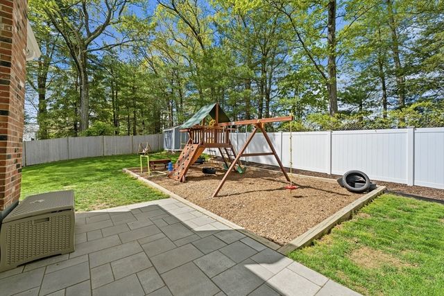 10 West Ave, Hudson, MA 01749
