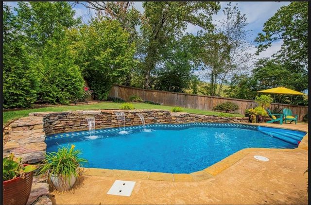 1706 Autumn Avenue, Bentonville, AR 72712