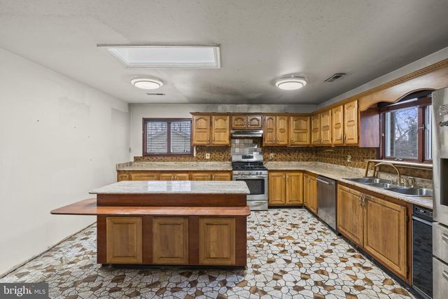 7811 HEFLIN DR, Clinton, MD 20735