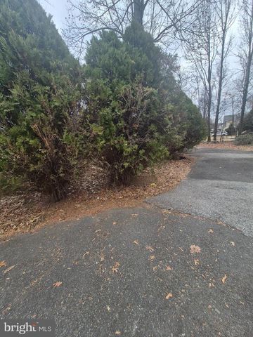 7811 HEFLIN DR, Clinton, MD 20735