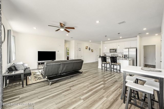 410 Old Road SW, Palm Bay, FL 32908