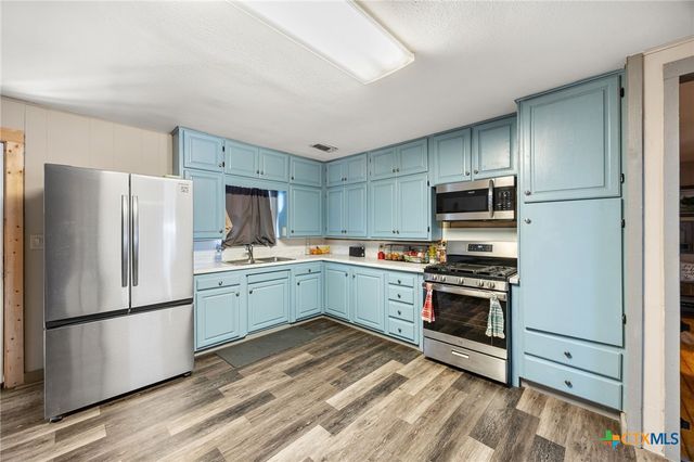 200 College Avenue, Florence, TX 76527