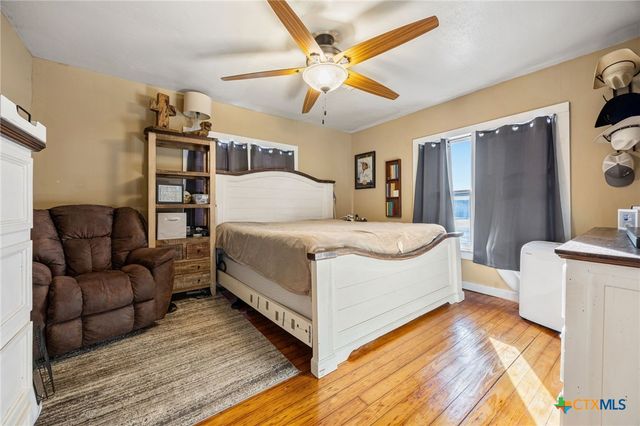 200 College Avenue, Florence, TX 76527