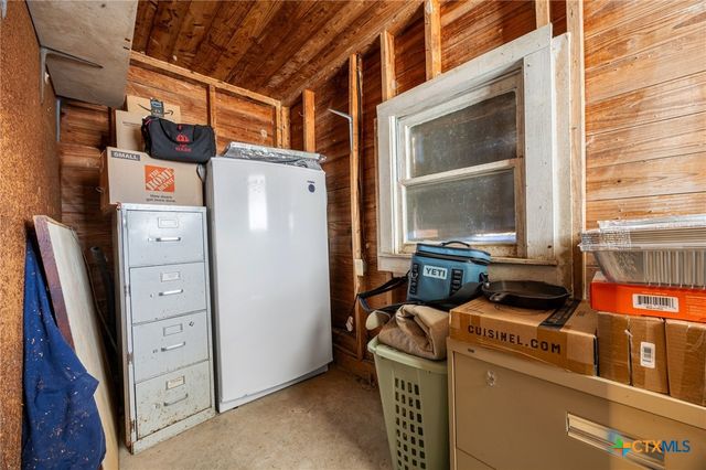 200 College Avenue, Florence, TX 76527