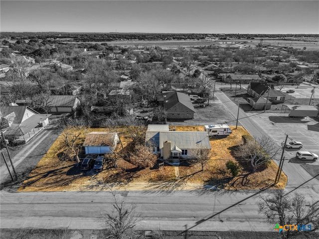 200 College Avenue, Florence, TX 76527