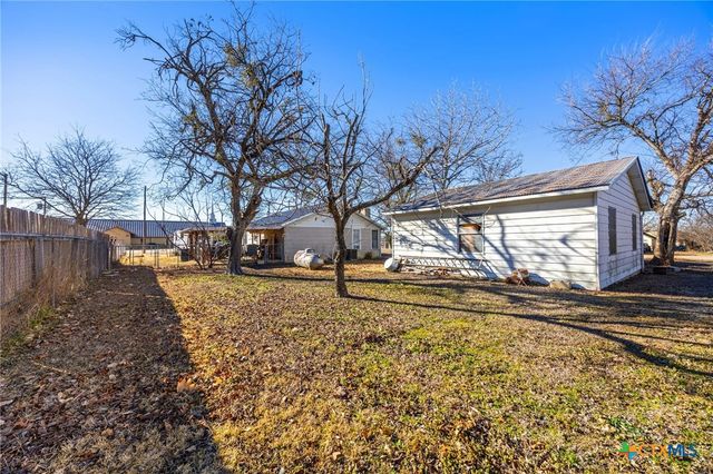 200 College Avenue, Florence, TX 76527