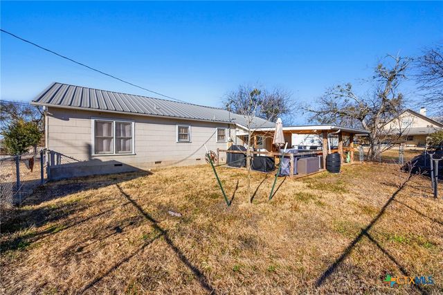 200 College Avenue, Florence, TX 76527
