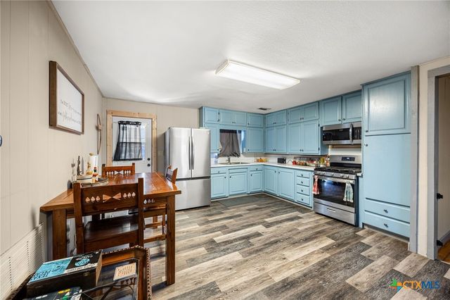 200 College Avenue, Florence, TX 76527