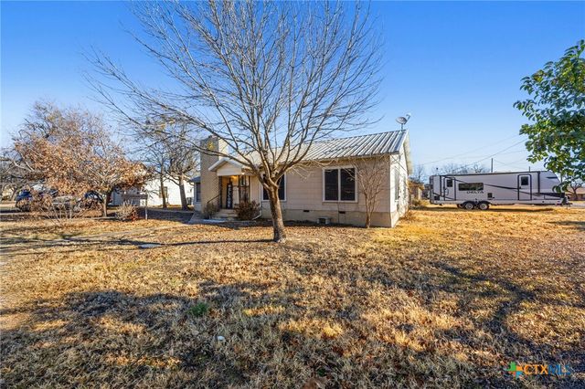 200 College Avenue, Florence, TX 76527