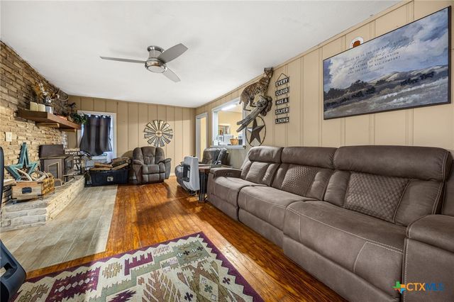 200 College Avenue, Florence, TX 76527