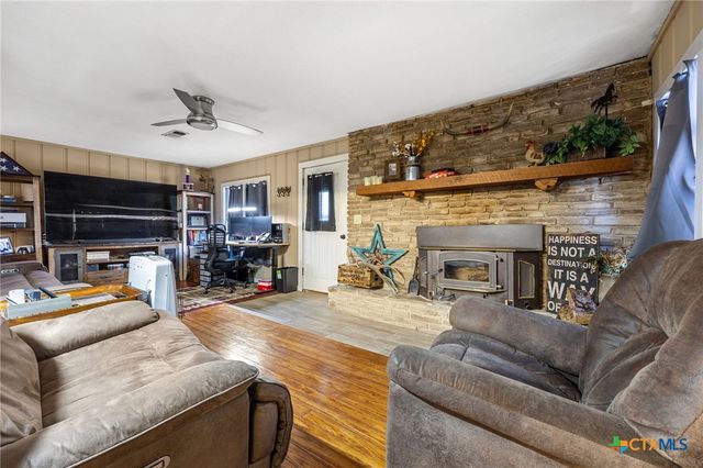 200 College Avenue, Florence, TX 76527