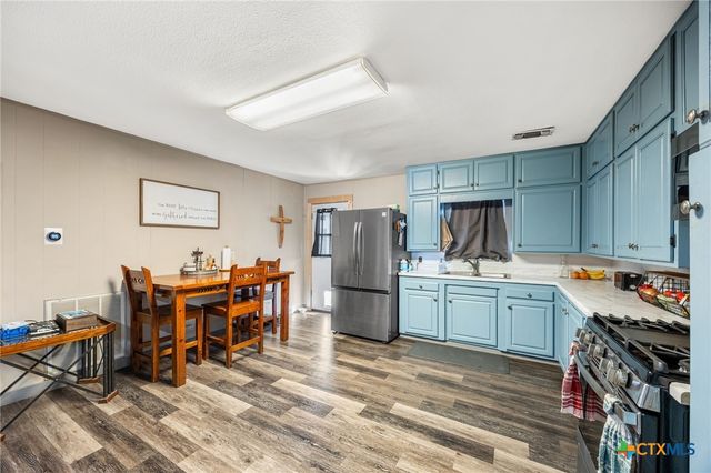 200 College Avenue, Florence, TX 76527