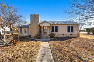 200 College Avenue, Florence, TX 76527