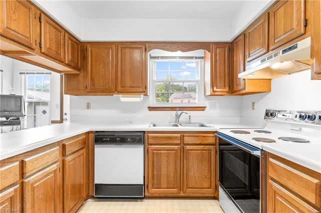 371 Knells Ridge DR, Chesapeake, VA 23320