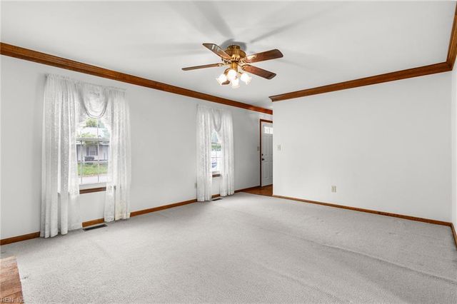 371 Knells Ridge DR, Chesapeake, VA 23320