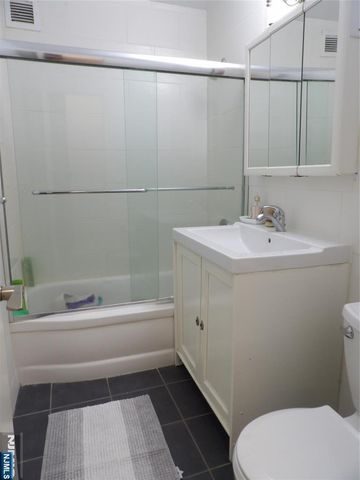 2352 Linwood Avenue 5H, Fort Lee, NJ 07024