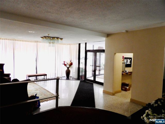 2352 Linwood Avenue 5H, Fort Lee, NJ 07024