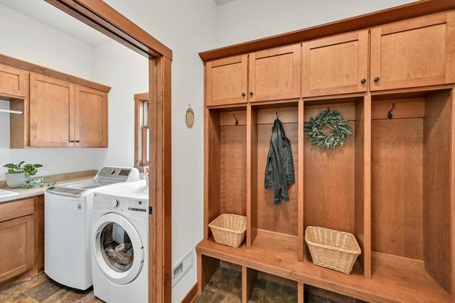 1005 E Oak COURT, Oak Creek, WI 53154